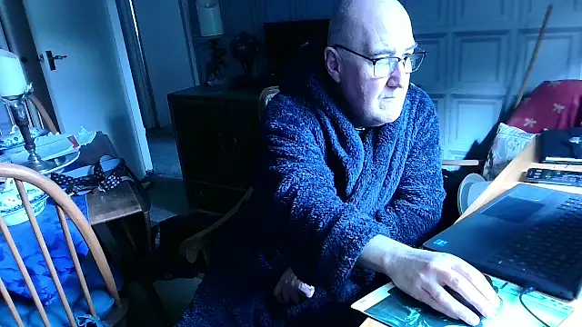 Snapshot of Adamdaddybear chatting on 12, 3, 2025 Adamdaddybear online show from 12, 3, 2025