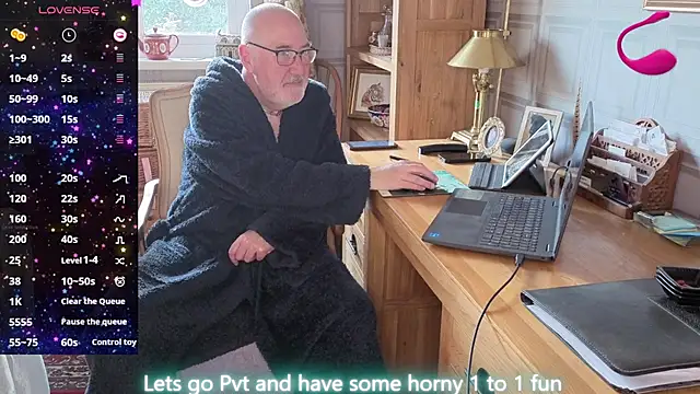 Adamdaddybear online show from 8, 4, 2026