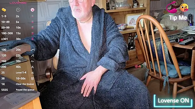 Snapshot of Adamdaddybear chatting on 22, 10, 2025 Adamdaddybear online show from 22, 10, 2025