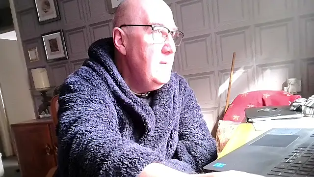 Snapshot of Adamdaddybear chatting on 11, 3, 2025 Adamdaddybear online show from 11, 3, 2025