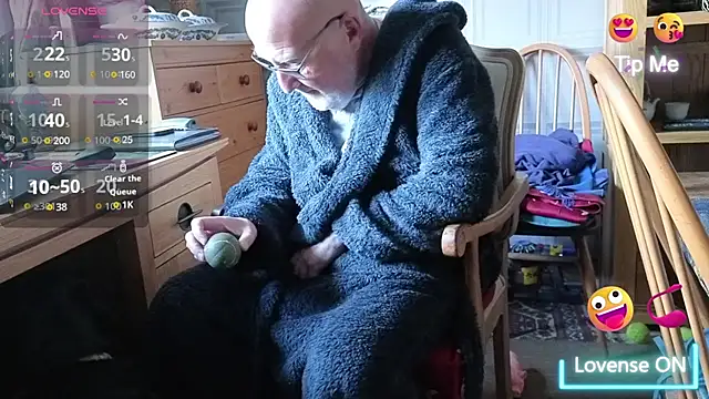 Snapshot of Adamdaddybear chatting on 23, 9, 2025 Adamdaddybear online show from 23, 9, 2025