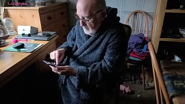 Snapshot of Adamdaddybear chatting on 3, 10, 2025 Adamdaddybear online show from 3, 10, 2025