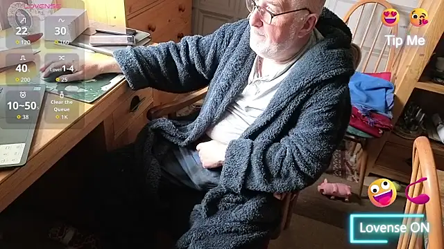 Snapshot of Adamdaddybear chatting on 14, 9, 2025 Adamdaddybear online show from 14, 9, 2025