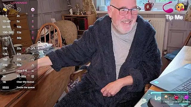 Snapshot of Adamdaddybear chatting on 28, 10, 2025 Adamdaddybear online show from 28, 10, 2025