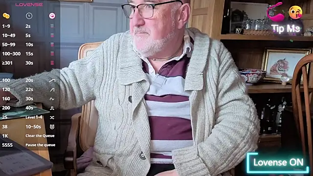 Snapshot of Adamdaddybear chatting on 25, 10, 2025 Adamdaddybear online show from 25, 10, 2025