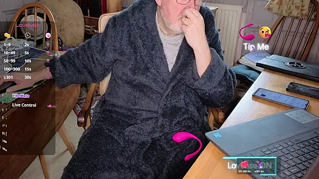 Snapshot of Adamdaddybear chatting on 16, 11, 2025 Adamdaddybear online show from 16, 11, 2025