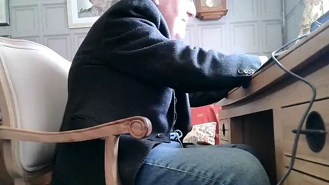 Snapshot of Adamdaddybear chatting on 28, 2, 2025 Adamdaddybear online show from 28, 2, 2025