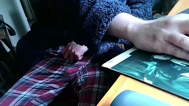 Snapshot of Adamdaddybear chatting on 10, 3, 2025 Adamdaddybear online show from 10, 3, 2025