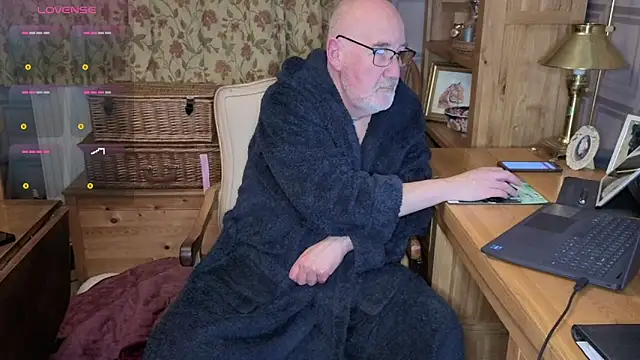 Adamdaddybear online show from 3, 3, 2026