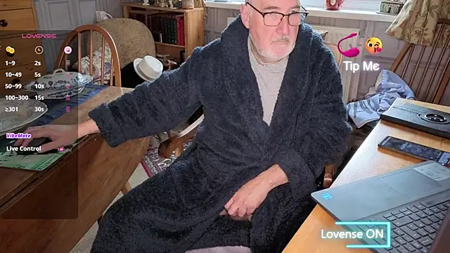 Snapshot of Adamdaddybear chatting on 15, 11, 2025 Adamdaddybear online show from 15, 11, 2025