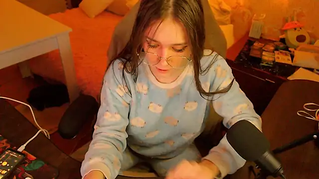 fluffy kitty  online show from 9, 1, 2026