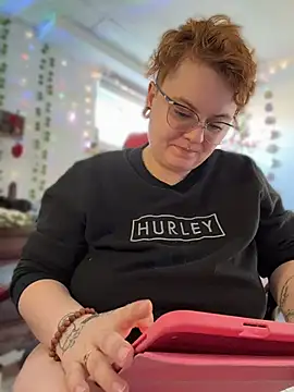 Sweetleeahxx online show from 8, 4, 2026