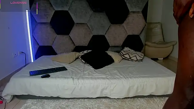 Latrellx7 online show from 22, 4, 2026