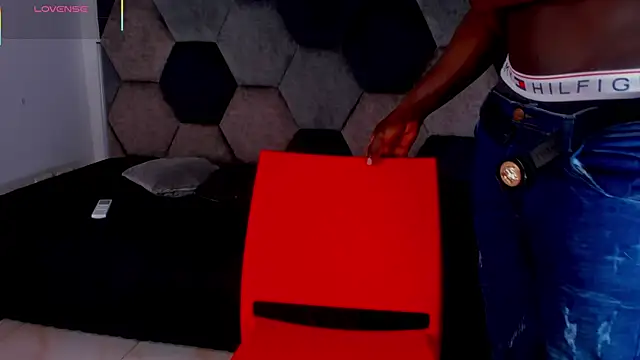 Latrellx7 online show from 10, 4, 2026