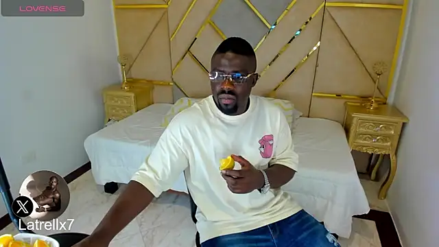 Latrellx7 online show from 11, 11, 2025