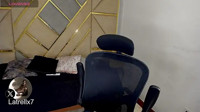 Latrellx7 online show from 21, 11, 2025