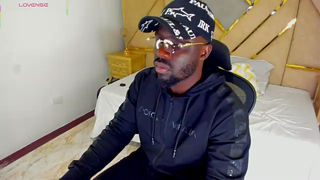 Latrellx7 online show from 31, 10, 2025