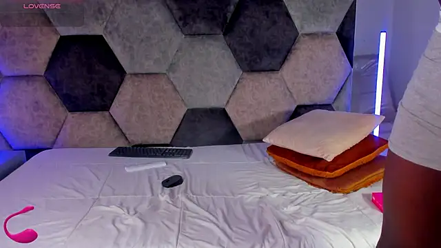 Latrellx7 online show from 26, 2, 2026