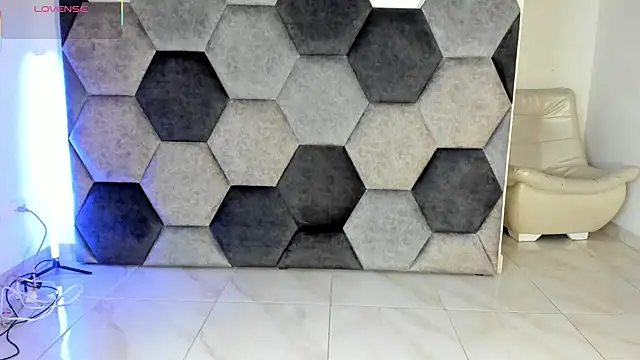 Latrellx7 online show from 5, 4, 2026