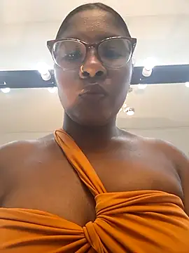 Snapshot of LaurennTyler chatting on 12, 2, 2025 LaurennTyler online show from 12, 2, 2025