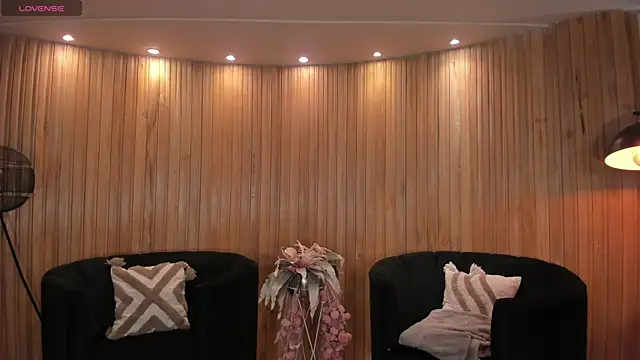 GiaFerrara online show from 4, 2, 2026