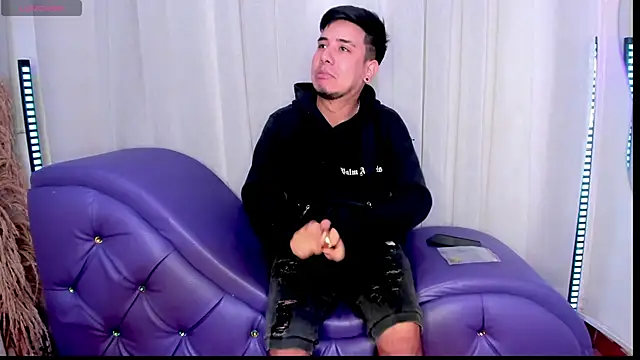 Yourslust  online show from 23, 11, 2025