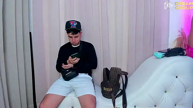 Yourslust  online show from 13, 4, 2026