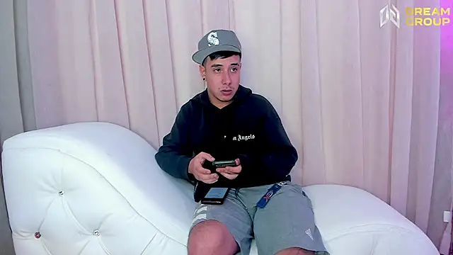 Yourslust  online show from 21, 4, 2026