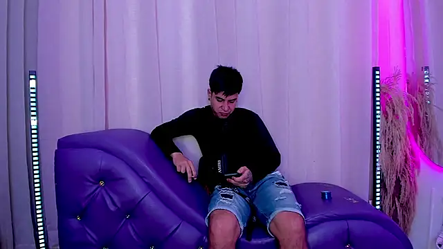 Yourslust  online show from 15, 2, 2026