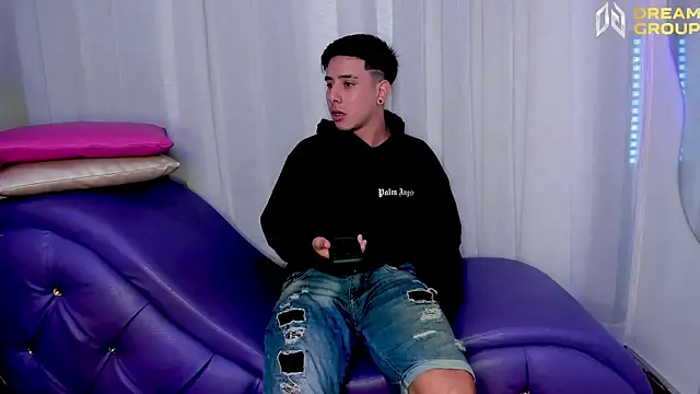 Yourslust  online show from 1, 11, 2025