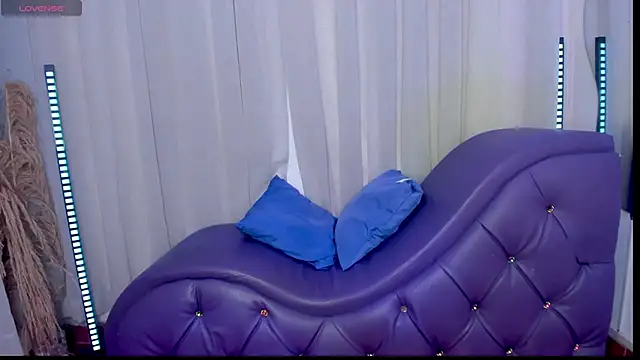 Yourslust  online show from 5, 12, 2025