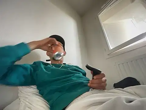 Snapshot of Rebeu313 chatting on 15, 11, 2025 Rebeu313 online show from 15, 11, 2025