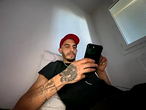 Snapshot of Rebeu313 chatting on 27, 11, 2025 Rebeu313 online show from 27, 11, 2025