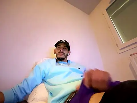 Snapshot of Rebeu313 chatting on 21, 10, 2025 Rebeu313 online show from 21, 10, 2025