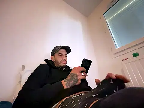 Snapshot of Rebeu313 chatting on 18, 10, 2025 Rebeu313 online show from 18, 10, 2025