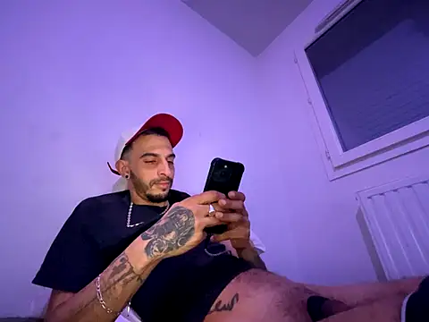 Snapshot of Rebeu313 chatting on 25, 11, 2025 Rebeu313 online show from 25, 11, 2025