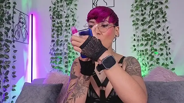 MiaMorgan  online show from 18, 4, 2026