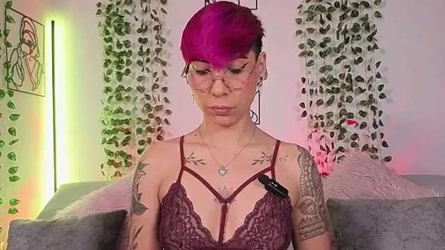 MiaMorgan  online show from 15, 4, 2026