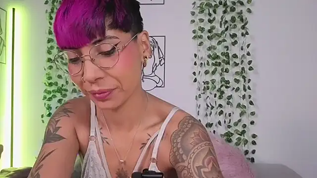 Snapshot of MiaMorgan_ chatting on 15, 5, 2026 MiaMorgan online show from 15, 5, 2026