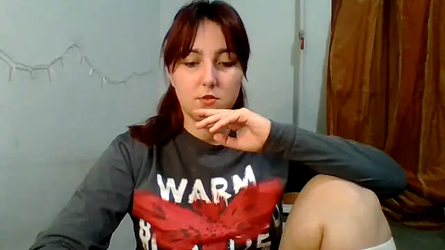 MiaStika online show from 4, 10, 2025