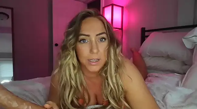 Snapshot of sunshinekisses chatting on 26, 2, 2025 sunshinekisses online show from 26, 2, 2025