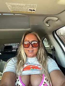 Snapshot of sunshinekisses chatting on 13, 5, 2026 sunshinekisses online show from 13, 5, 2026