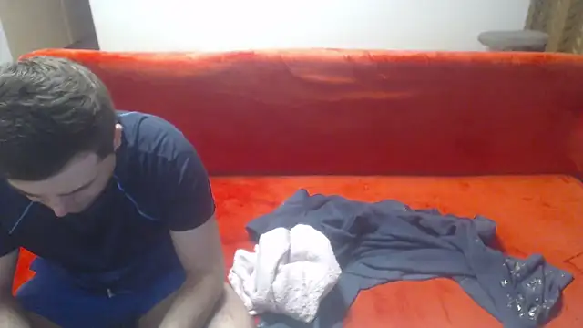 AngelAndDevil92 online show from 28, 1, 2025