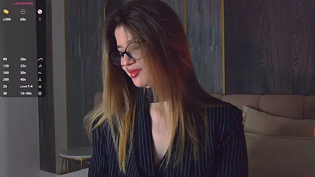 Sara Lewiis online show from 6, 10, 2025