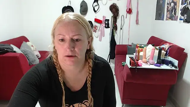 emperabigbootybigass online show from 18, 12, 2025