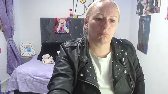 emperabigbootybigass online show from 4, 6, 2026