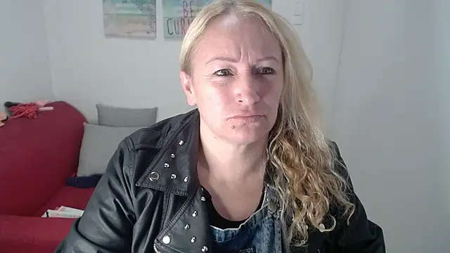 emperabigbootybigass online show from 20, 4, 2026