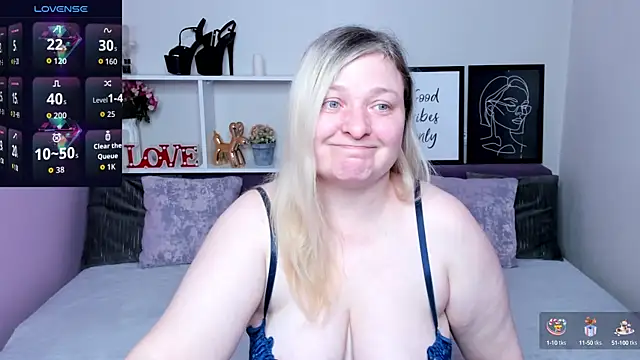 Snapshot of AnnaXCherri chatting on 11, 10, 2025 AnnaXCherri online show from 11, 10, 2025