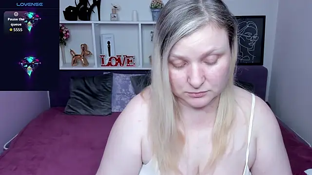 AnnaXCherri online show from 25, 11, 2025