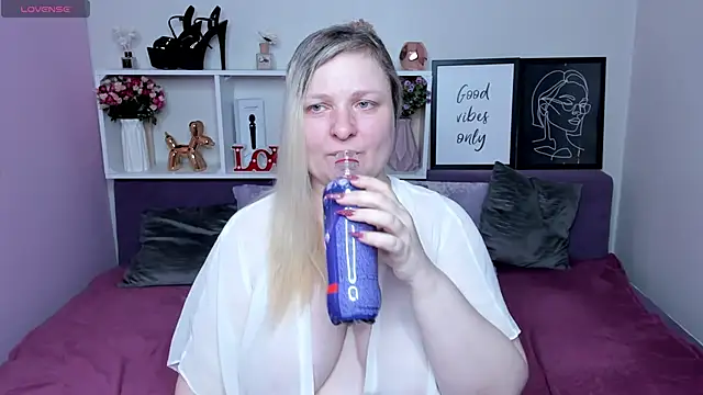 AnnaXCherri online show from 18, 11, 2025